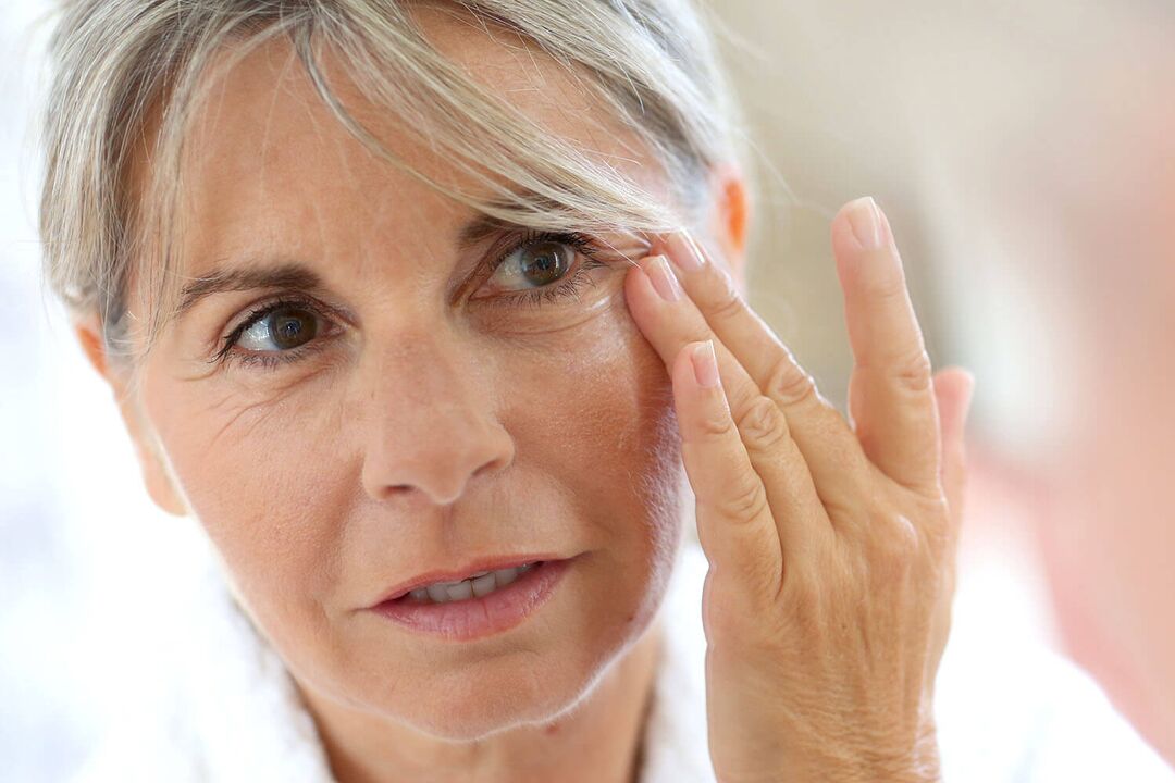 面部自我按摩帮助50岁以上女性保持年轻